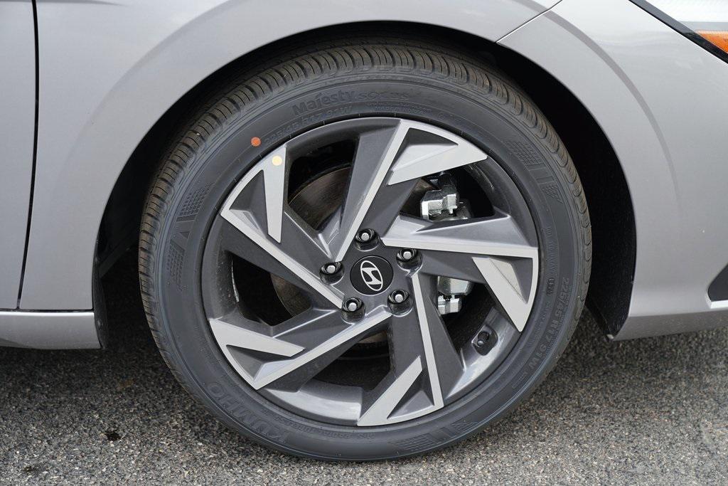2025 Hyundai Elantra SEL Sport photo 6