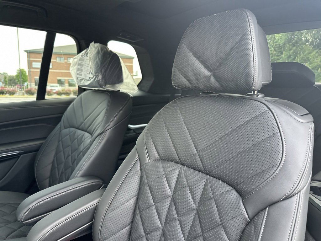 New 2026 Carbon Black Metallic BMW xDrive40i image 22