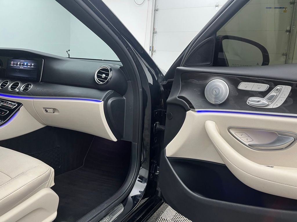 2017 Mercedes Benz E 300 photo 27