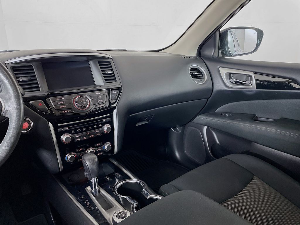 2017 Nissan Pathfinder SV photo 23