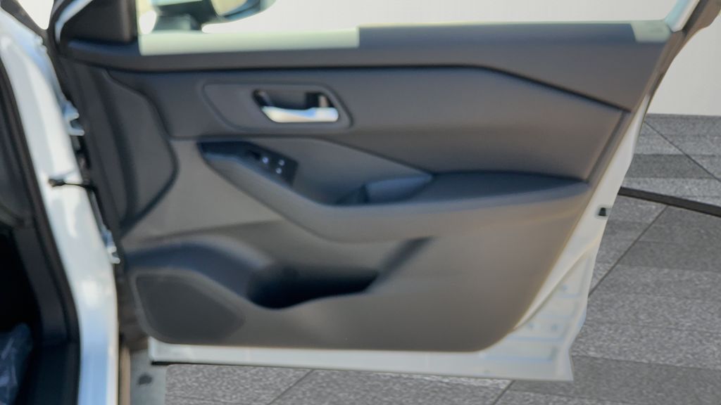 2026 Nissan Rogue SV photo 20