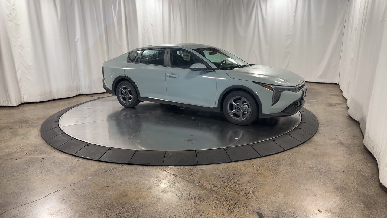 2025 Kia K4 LXS photo 3