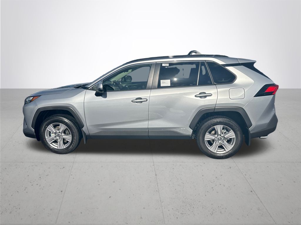 2025 Toyota RAV4 Hybrid XLE photo 10