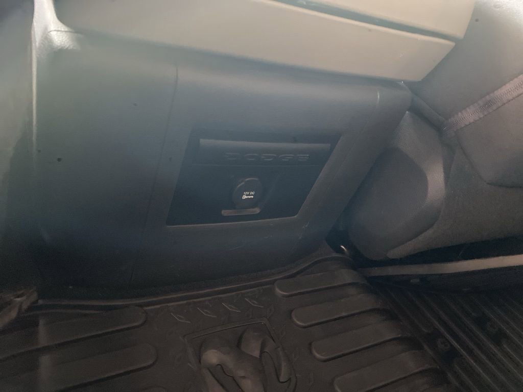 2012 Ram 1500 SLT photo 3