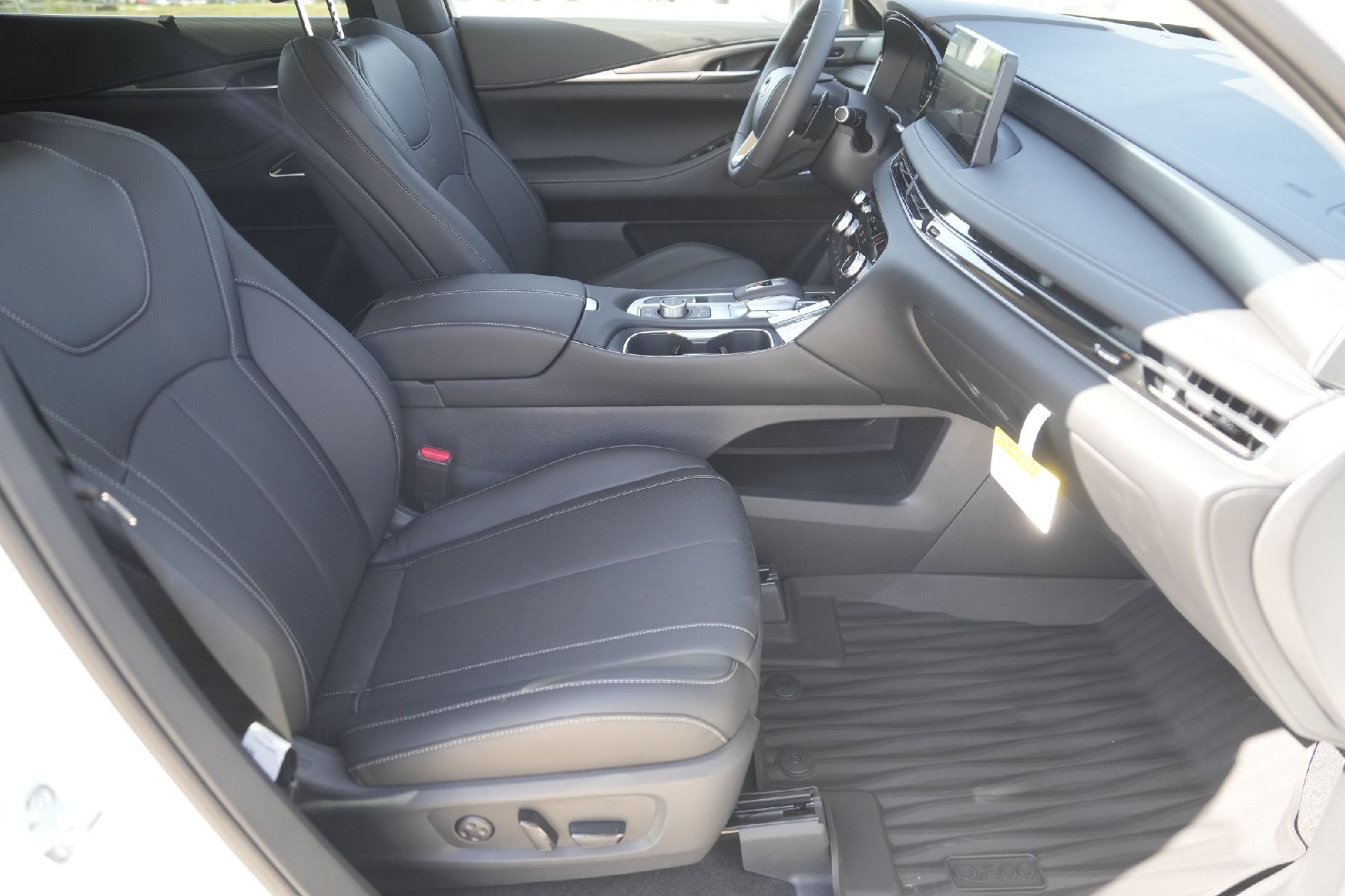 2026 Infiniti QX60 Luxe photo 13