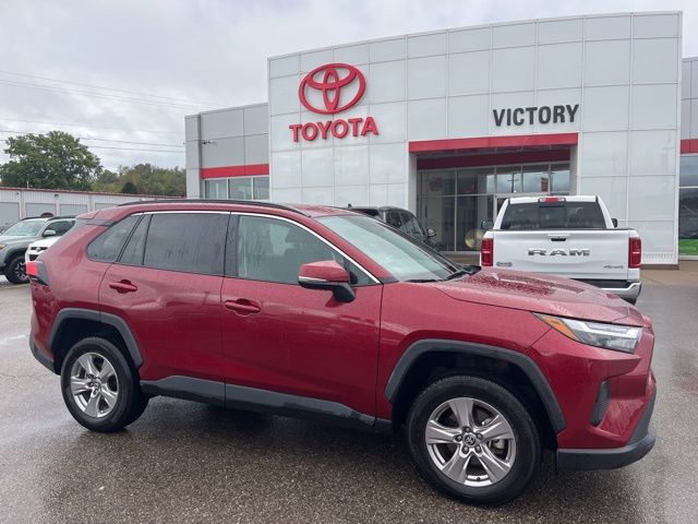 2025 Toyota RAV4 XLE's photo