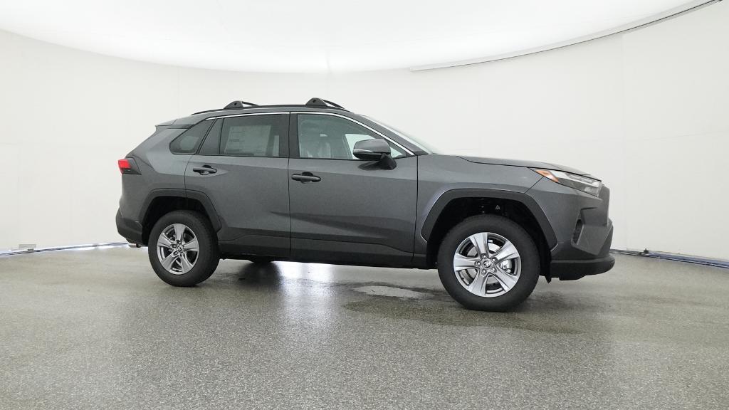 2025 Toyota RAV4 XLE photo 28