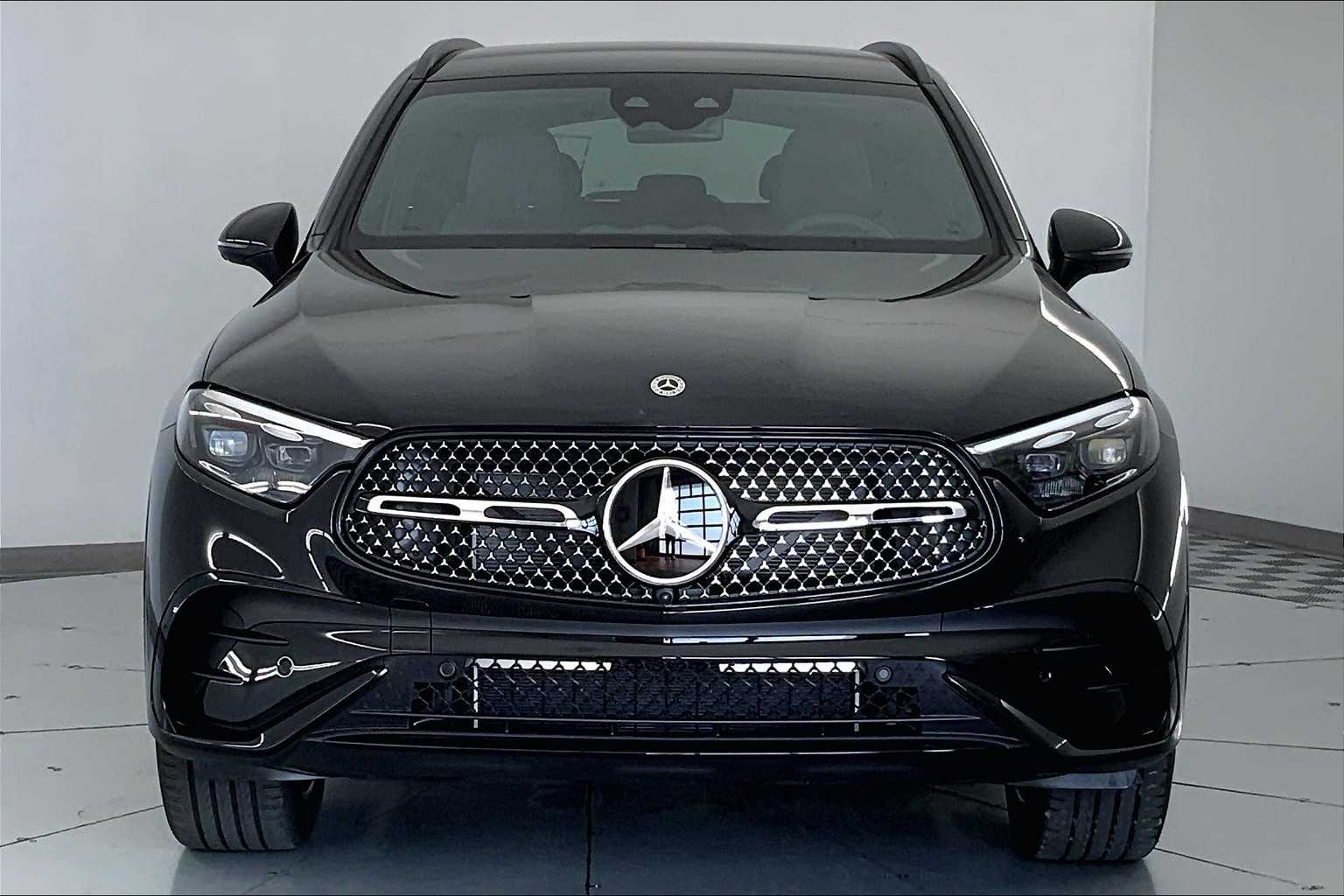 2026 Mercedes Benz GLC 300 4MATIC photo 4
