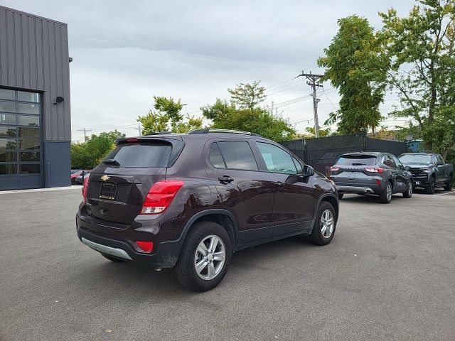 2022 Chevrolet Trax LT photo 2