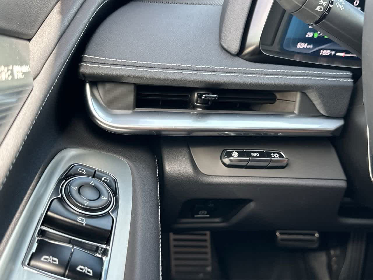 2024 Chevrolet Corvette Stingray 2LT photo 18