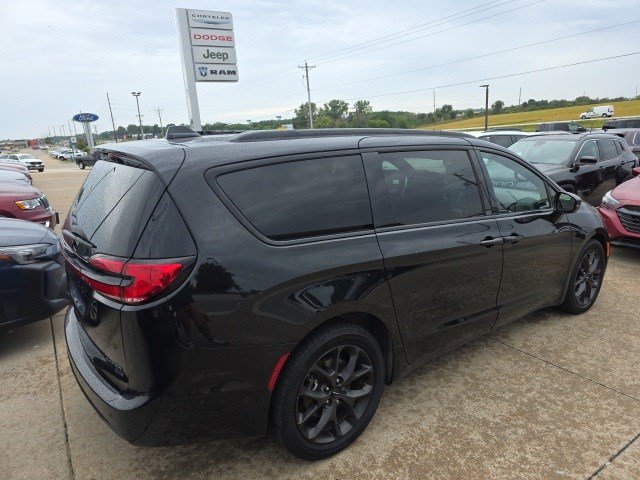 2021 Chrysler Pacifica Limited photo 7