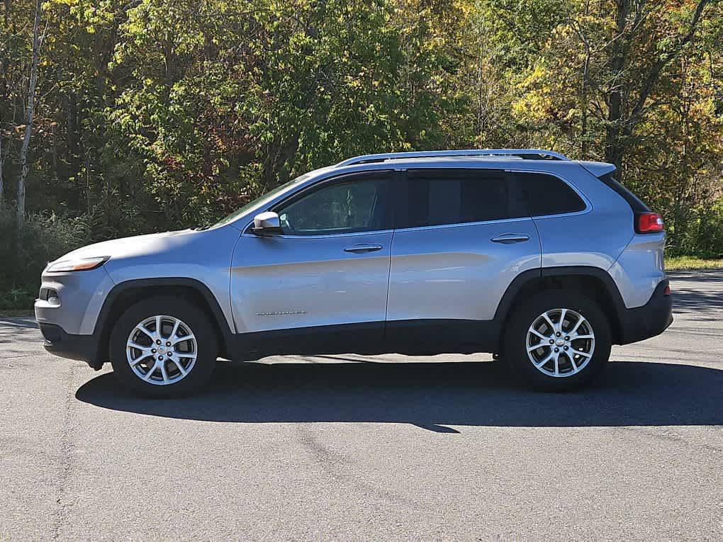 2016 Jeep Cherokee Latitude photo 2