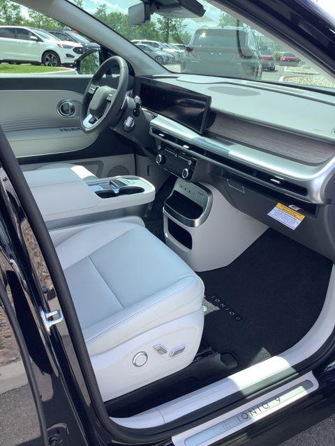 2026 Hyundai Ioniq SEL photo 18