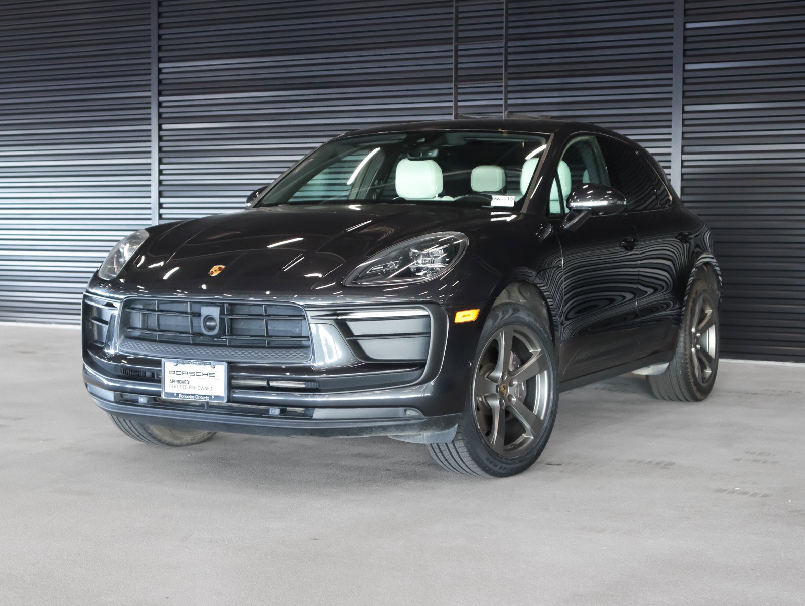 2022 Porsche Macan Base's photo