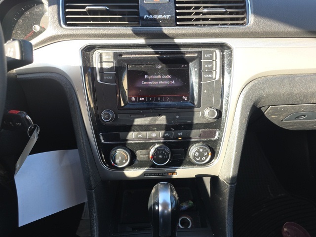 2018 Volkswagen Passat 2.0T S photo 10