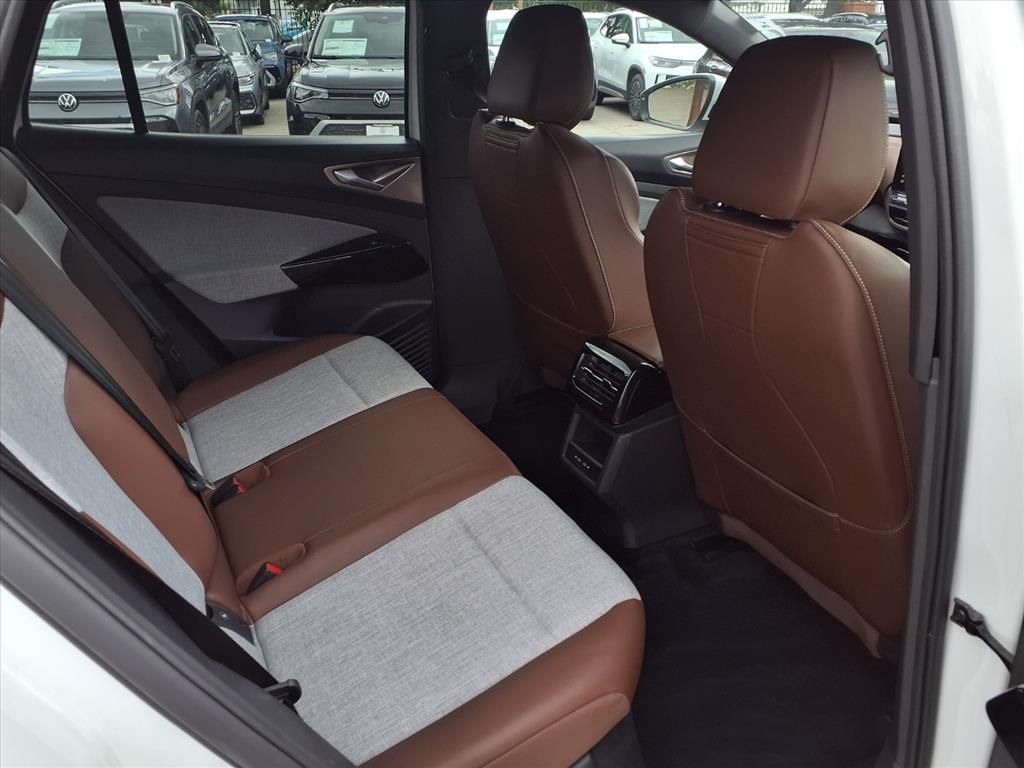 2023 Volkswagen ID.4 Pro photo 18