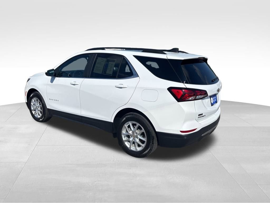 2022 Chevrolet Equinox LT photo 2