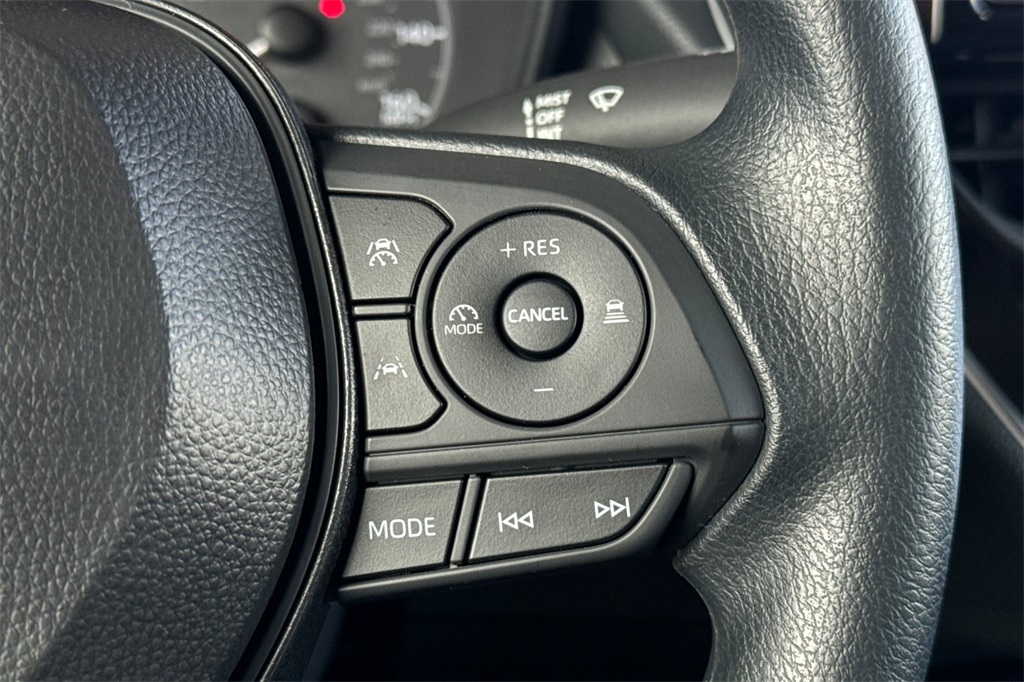 2025 Toyota Corolla LE photo 25
