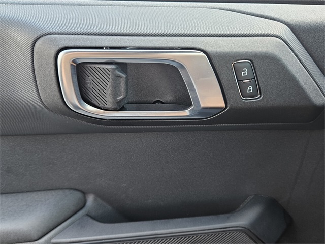 2025 Ford Bronco Base photo 27
