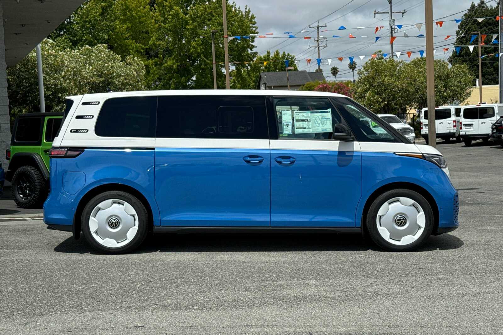 2025 Volkswagen ID. Buzz photo 3