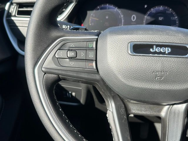 2025 Jeep Grand Cherokee Laredo photo 18