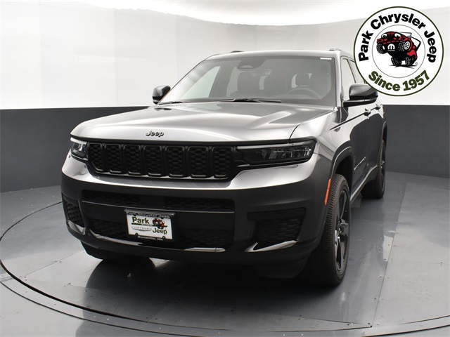 2025 Jeep Grand Cherokee Altitude photo 2