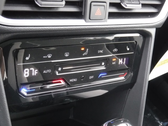 2025 Volkswagen Taos SE photo 17