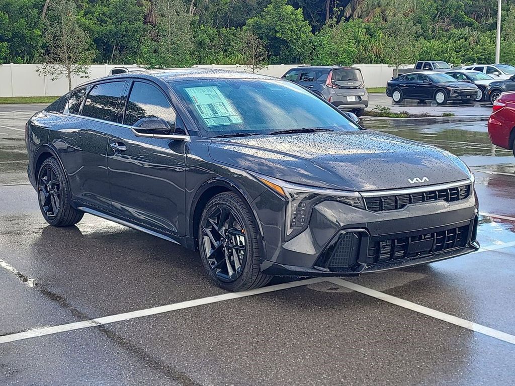 2025 Kia K4 GT-Line Turbo photo 3