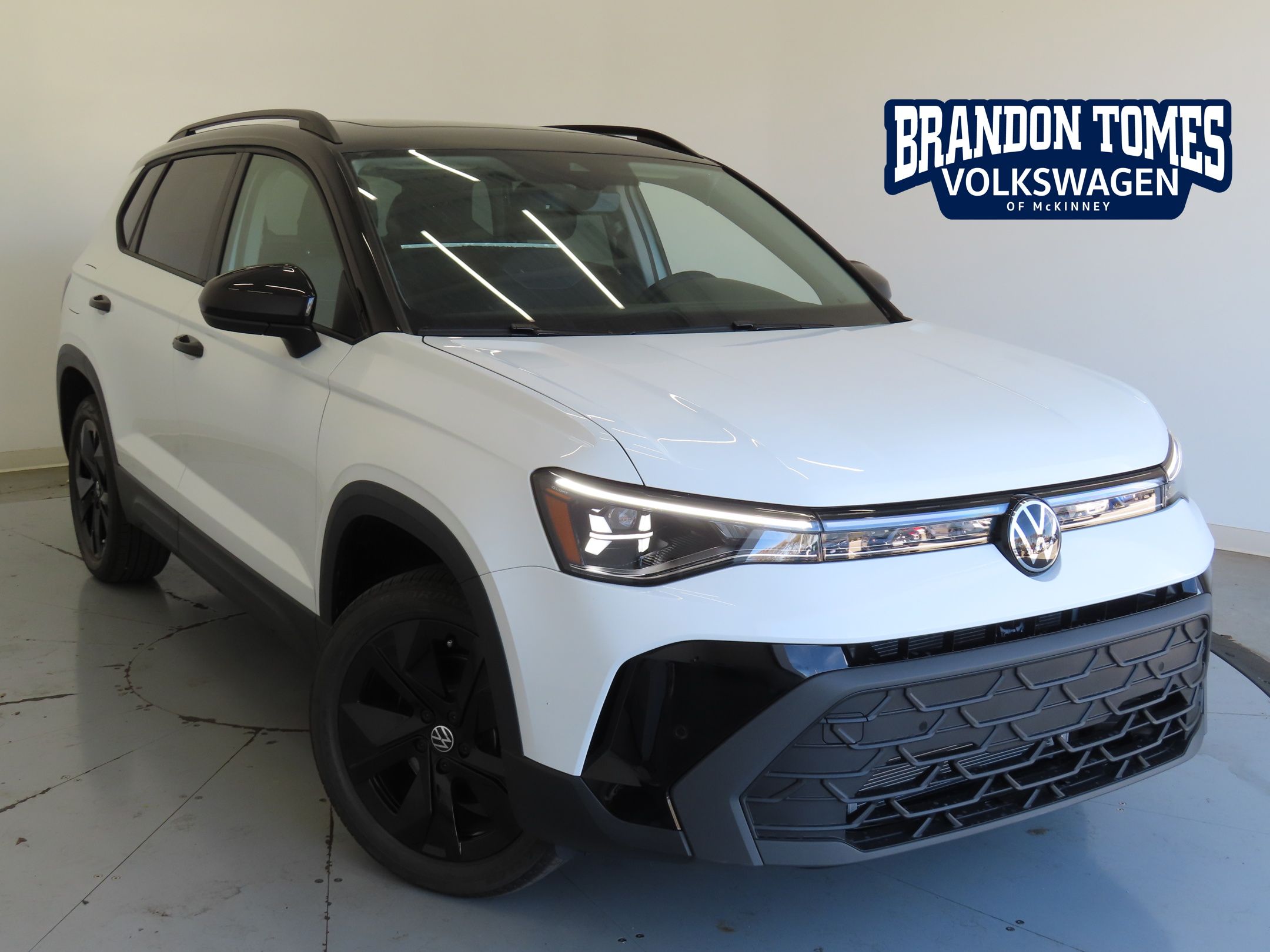 2026 Volkswagen Taos SE Black's photo