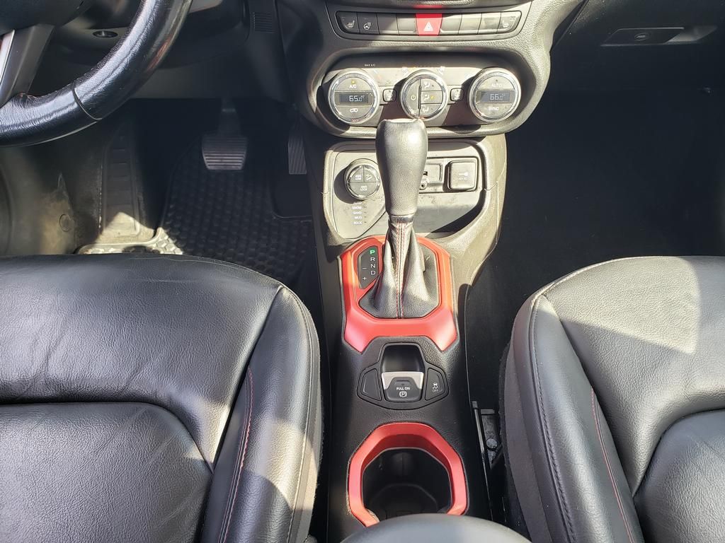 2017 Jeep Renegade Trailhawk photo 21