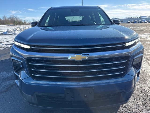2025 Chevrolet Traverse photo 2