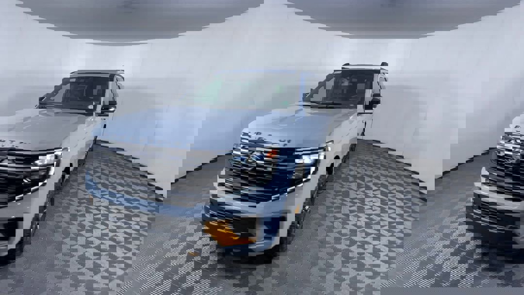 2025 Ford Expedition photo 3