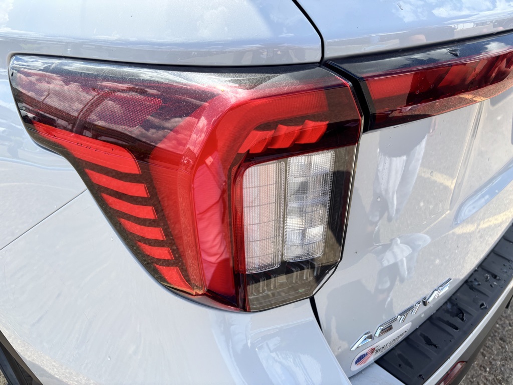 2026 Ford Explorer Sport photo 4