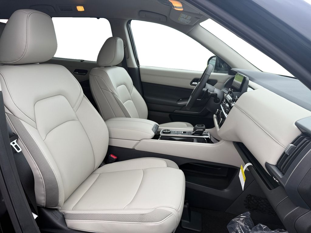 2025 Nissan Pathfinder SL photo 14