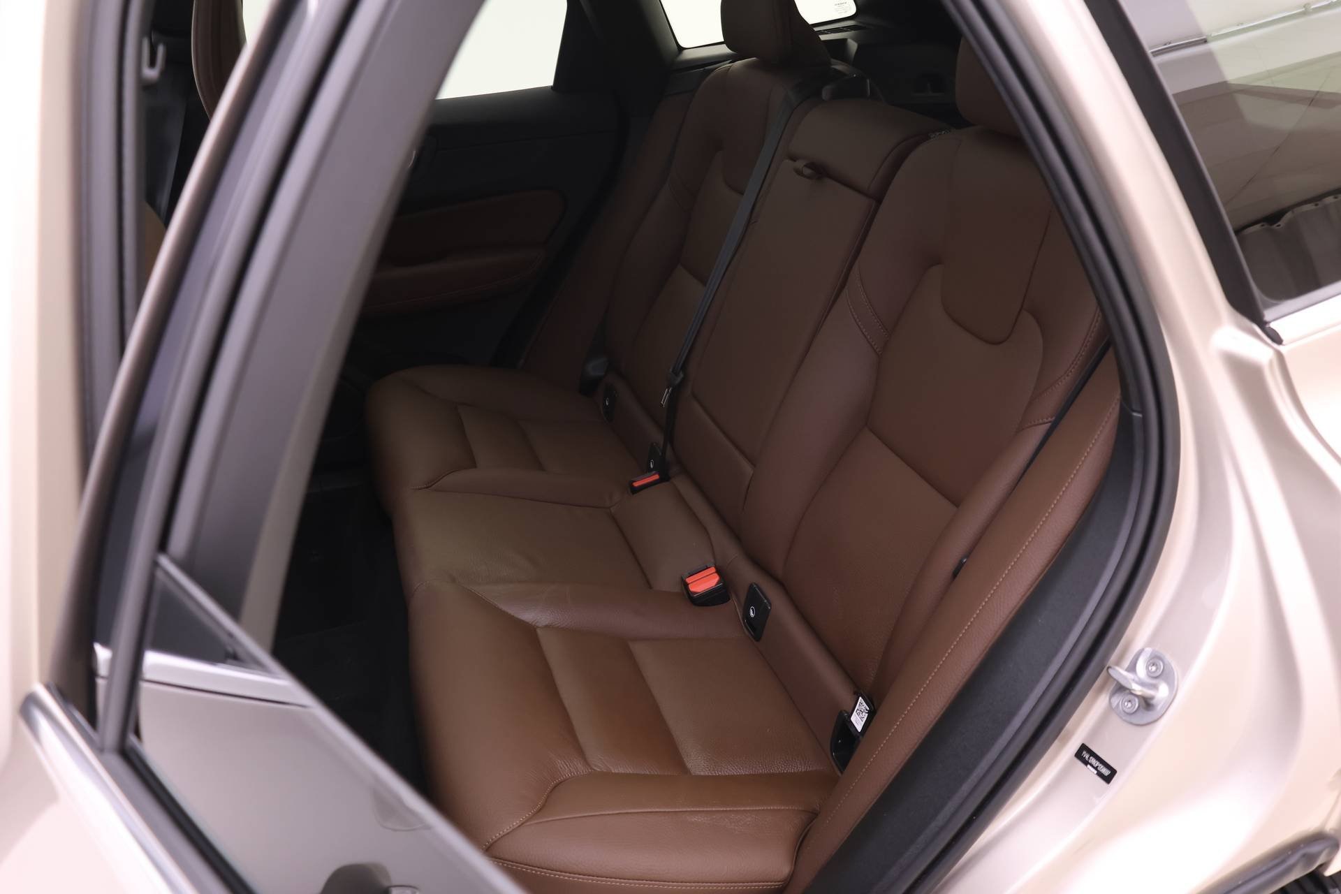 2023 Volvo XC60 B5 Plus photo 11