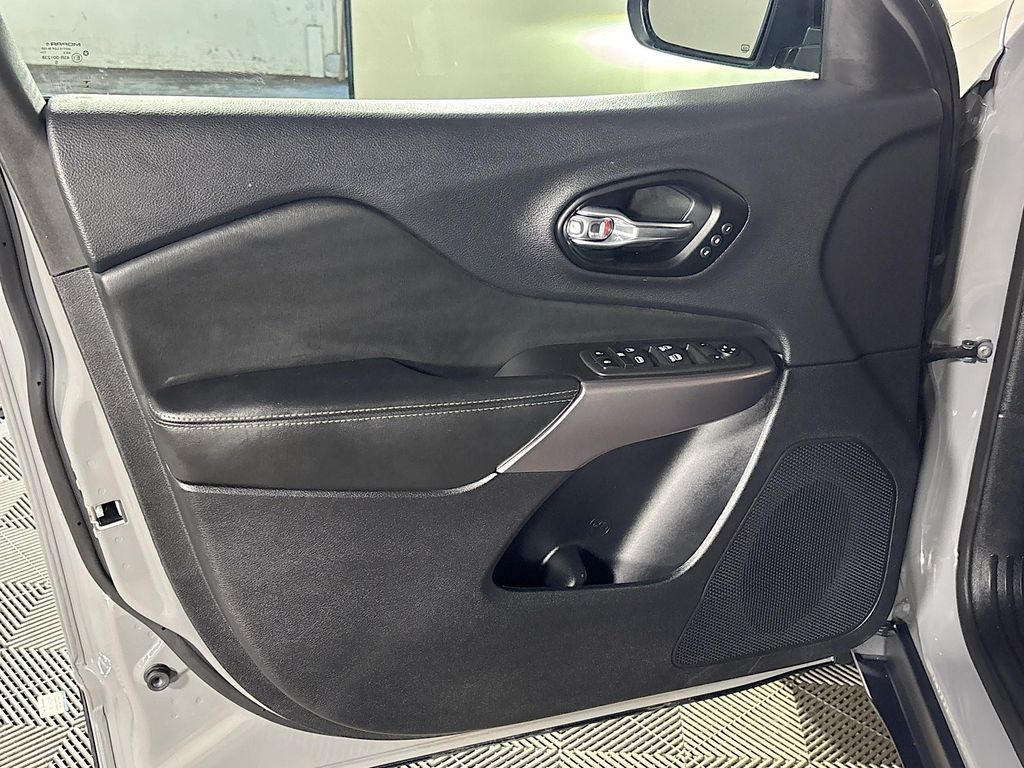 2022 Jeep Cherokee Limited photo 10