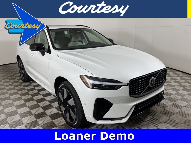 2025 Volvo XC60 Plus's photo