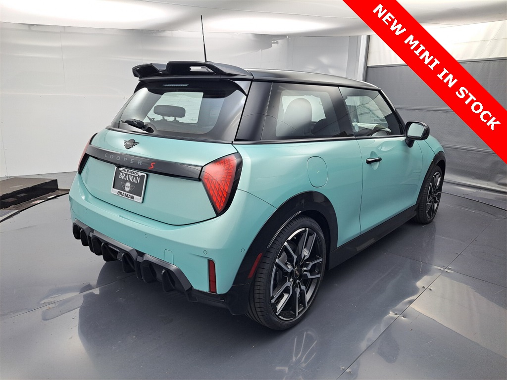 2026 Mini Cooper 2 Door Hardtop S Iconic photo 2