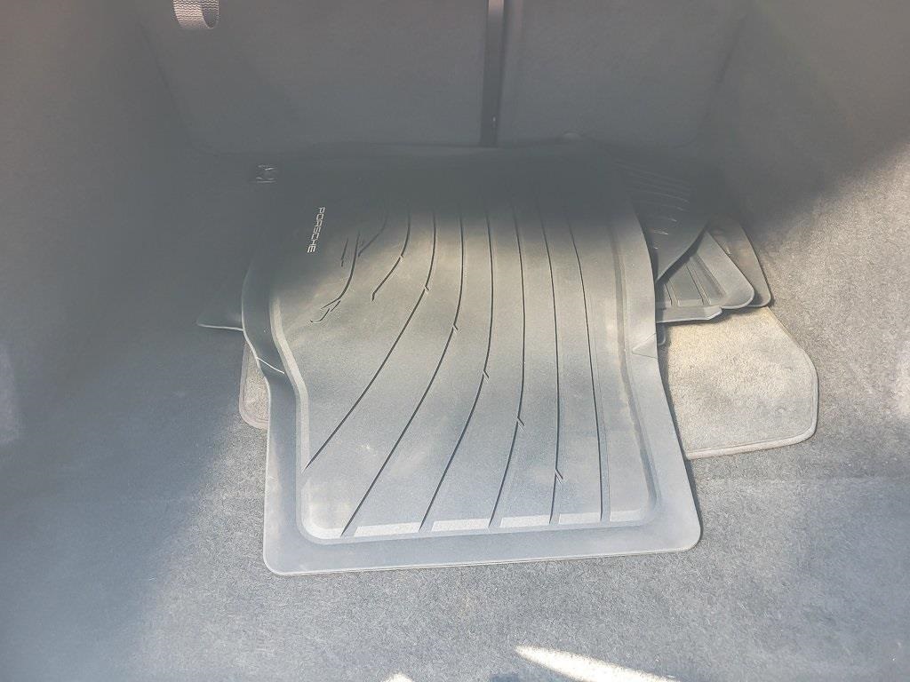 2022 PORSCHE TAYCAN - Image 18