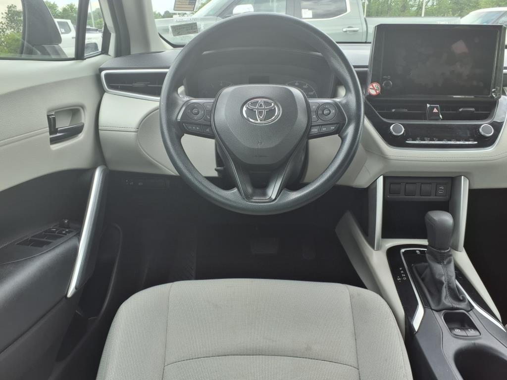 2023 Toyota Corolla Cross L photo 9