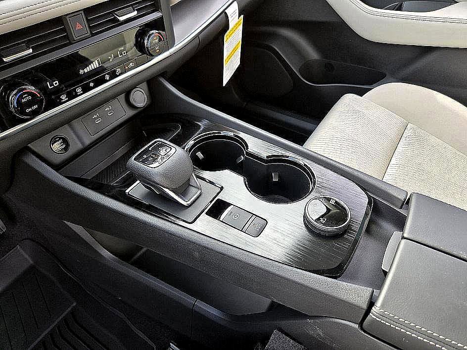 2025 Nissan Rogue SV photo 15