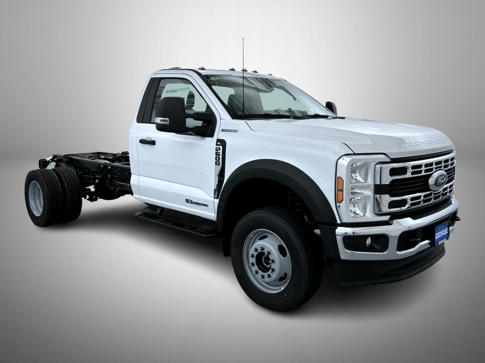 2025 Ford F-600 photo 3