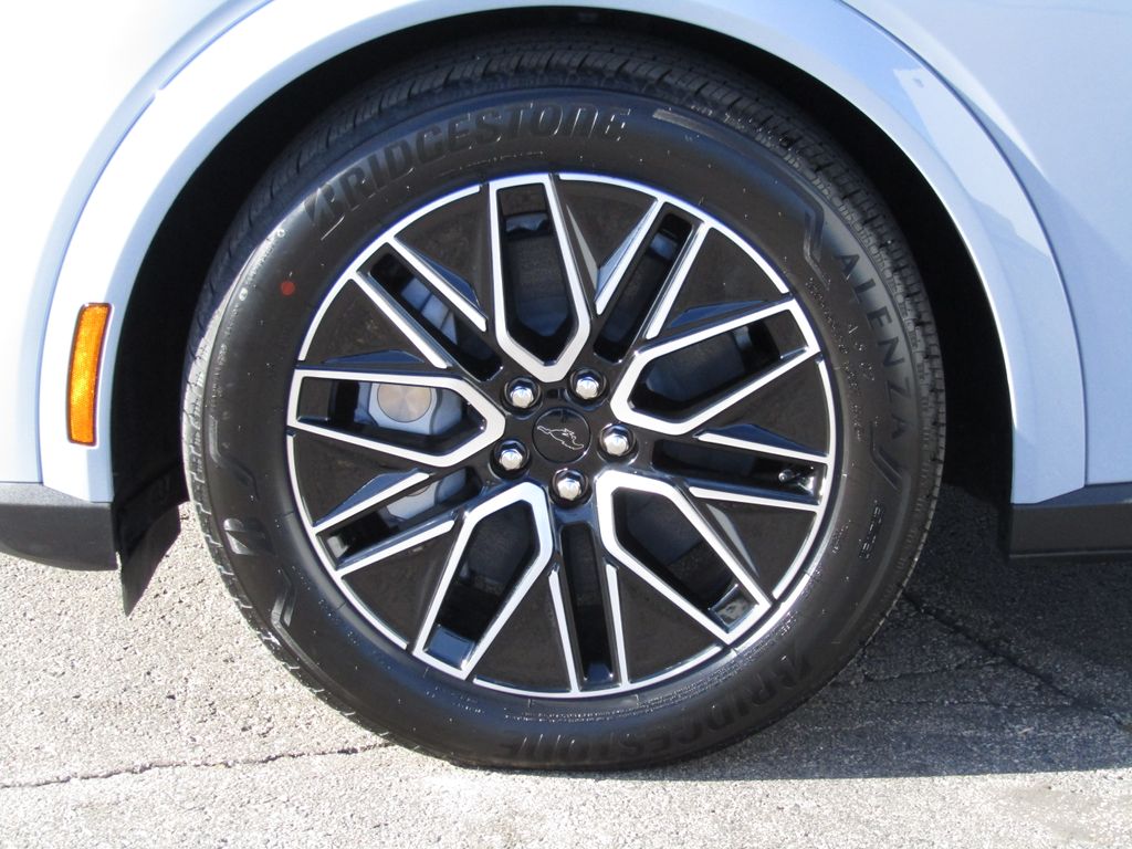 2025 Ford Mustang Mach-E Premium photo 4