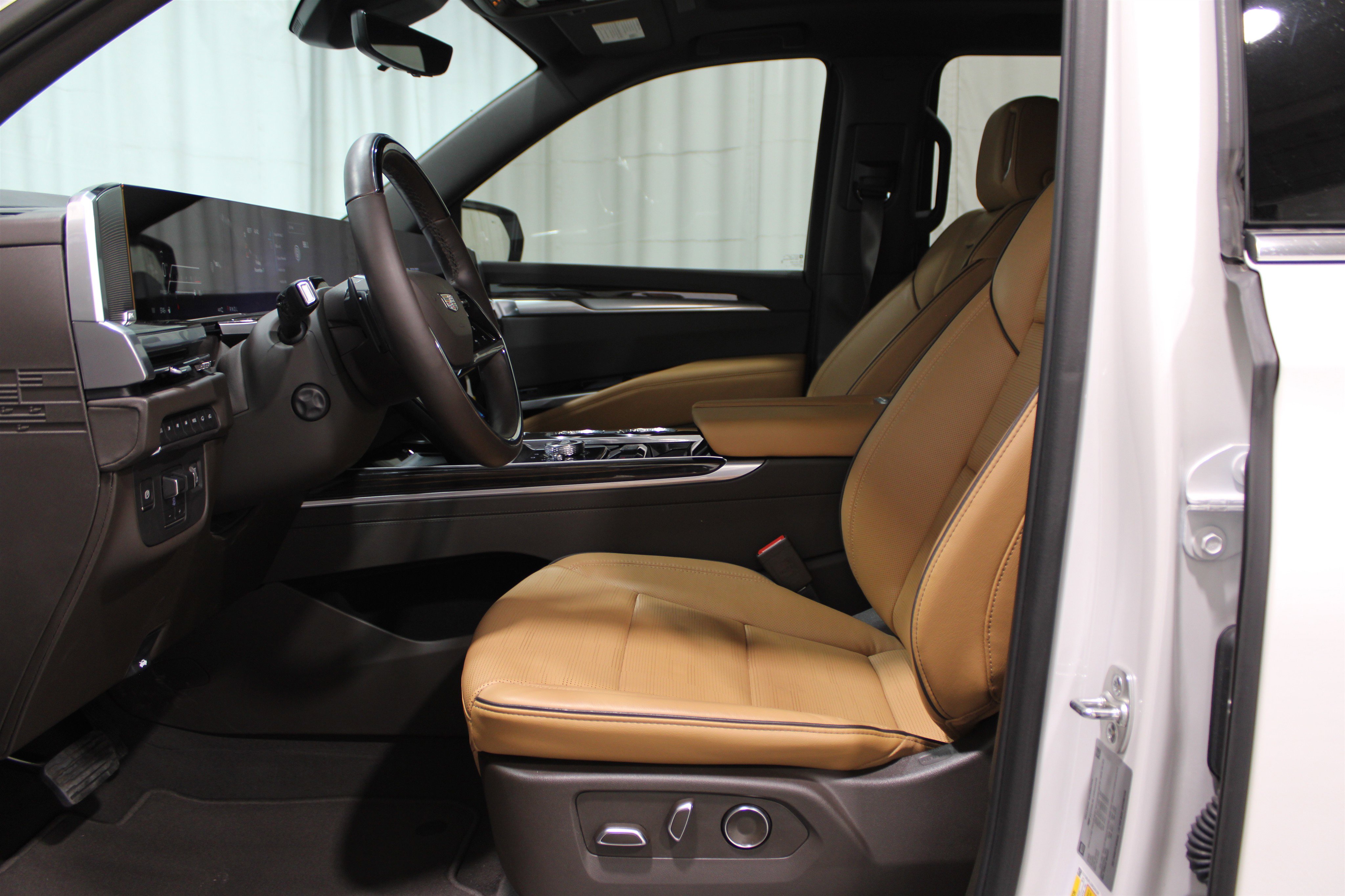 2025 Cadillac Escalade ESV Premium Luxury photo 3