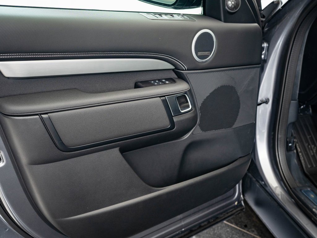 2025 Land Rover Discovery SE photo 17