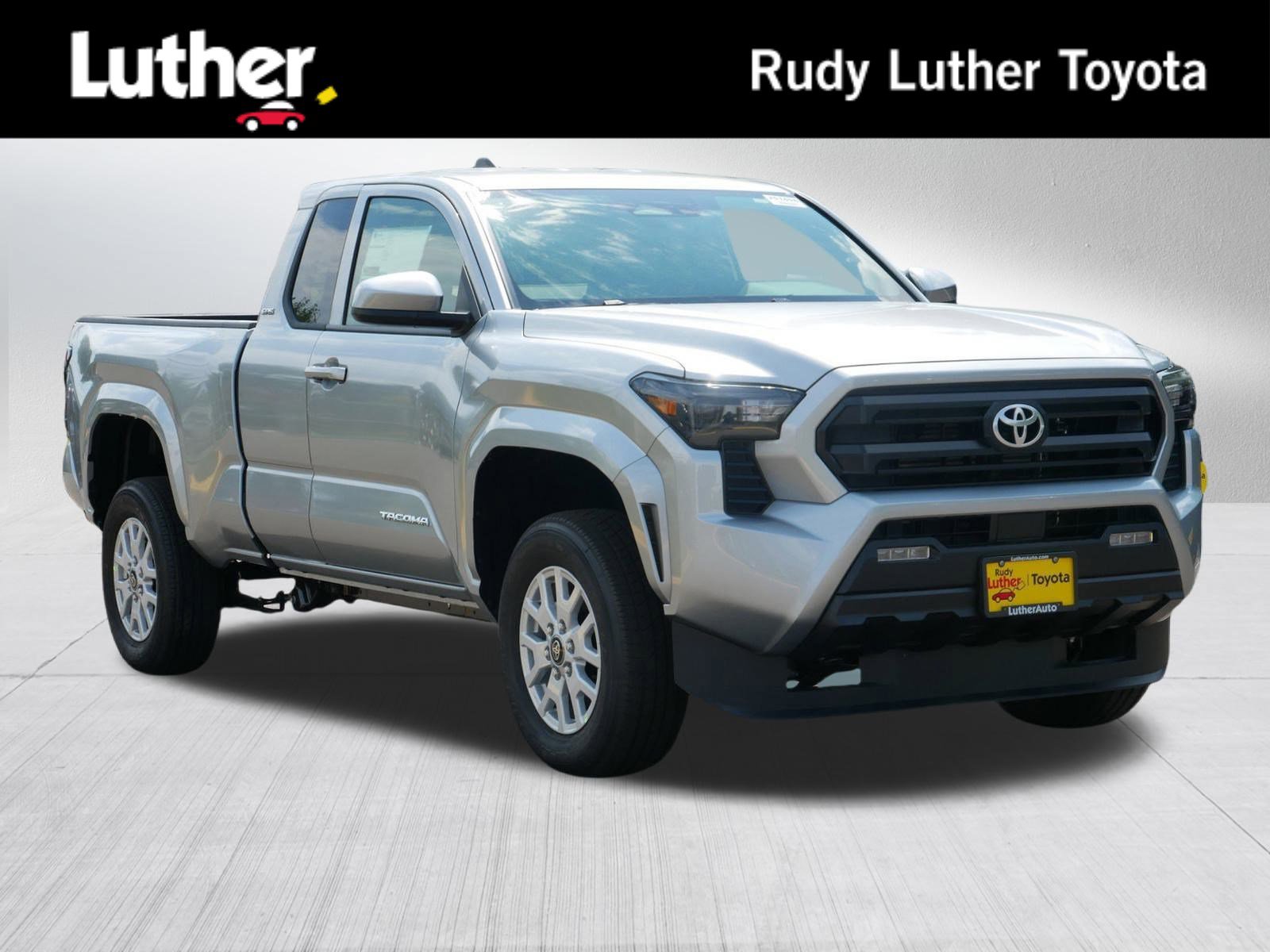 2025 Toyota Tacoma SR5's photo