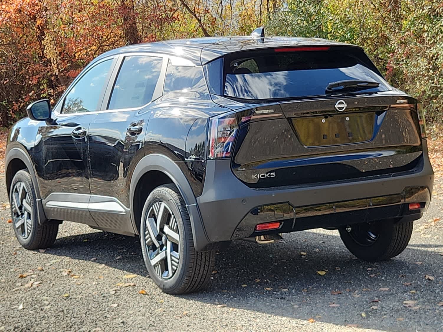 2025 Nissan Kicks SV photo 4