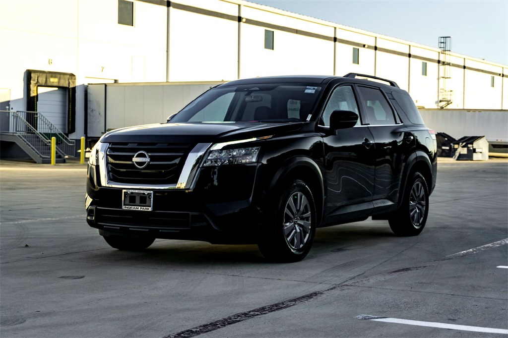 2025 Nissan Pathfinder SV photo 8