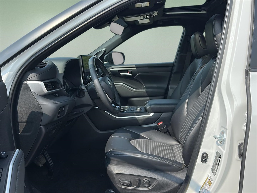 2023 Toyota Highlander XSE photo 3