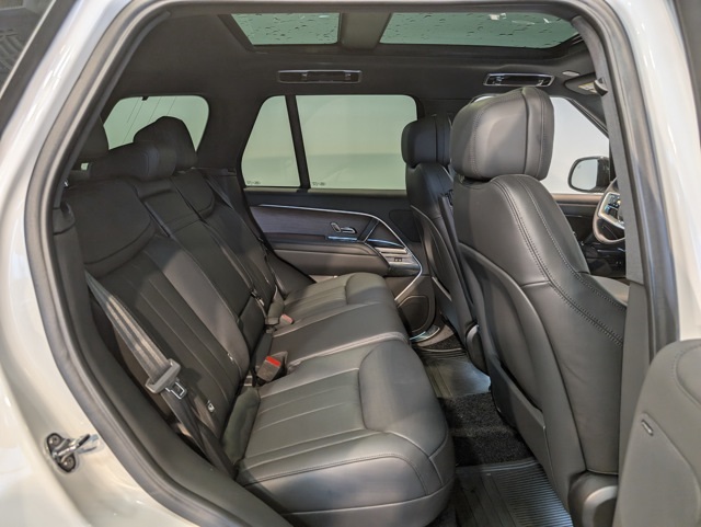 2025 Land Rover Range Rover SE photo 28